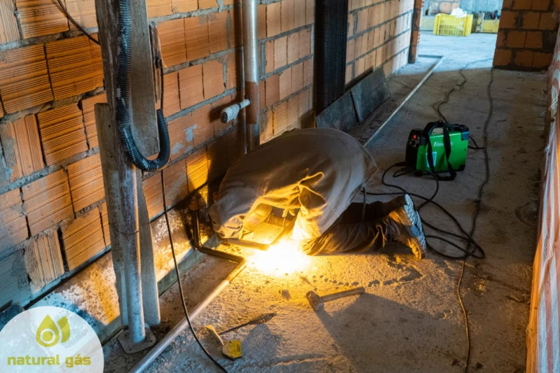 manutenção de tubulação de gás